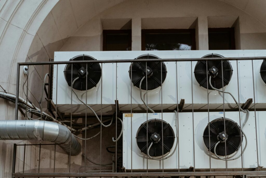 https://www.pexels.com/search/aircon%20gas/