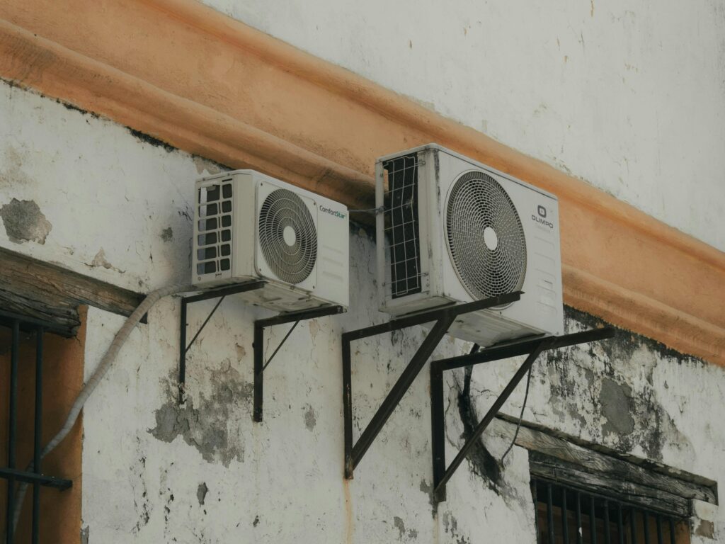 https://www.pexels.com/photo/aircon-compressor-on-the-wall-13061307/